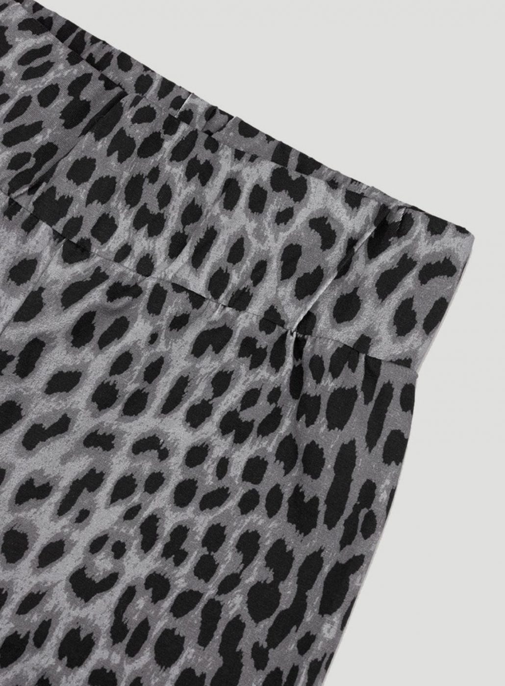 Romy Bike Shorts Leo Grey – Bild 2